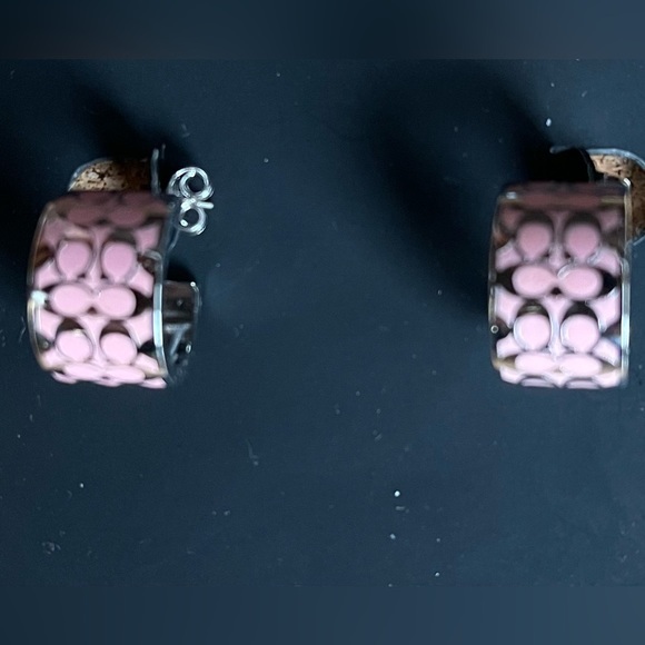 NWT Pink Coach Signature C Huggie Earrings - Picture 2 of 9
